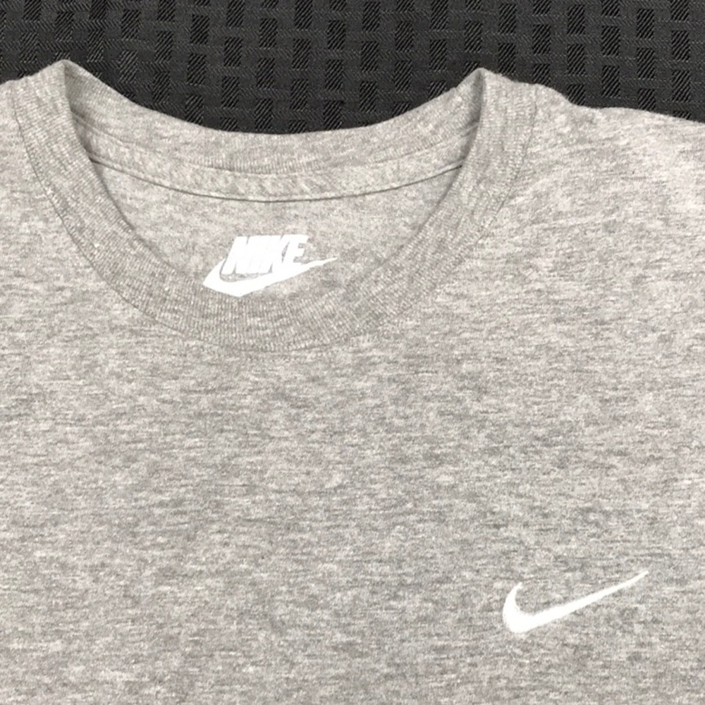 Nike gray t-shirt